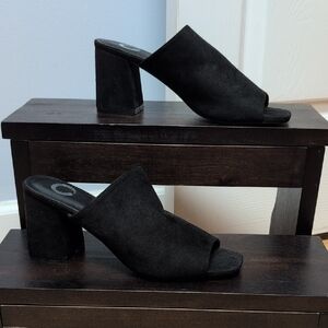 Journee Collection Black Fabric Soft Structure Peep-Toe Block Heel Mules Sz 8.5